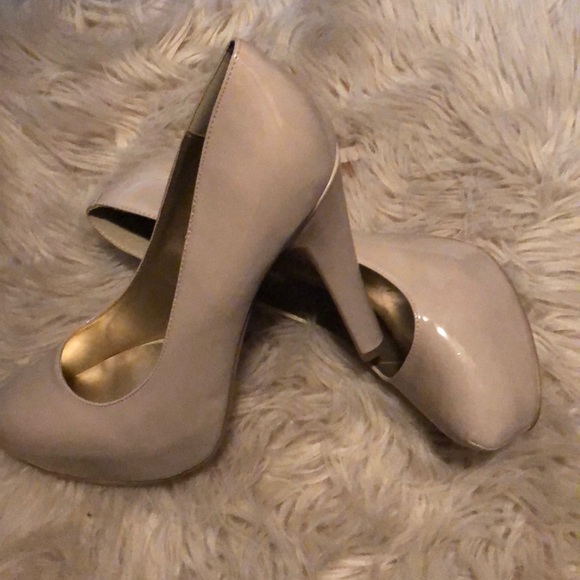 Guess Shoes - ✨ Guess platform heels ✨